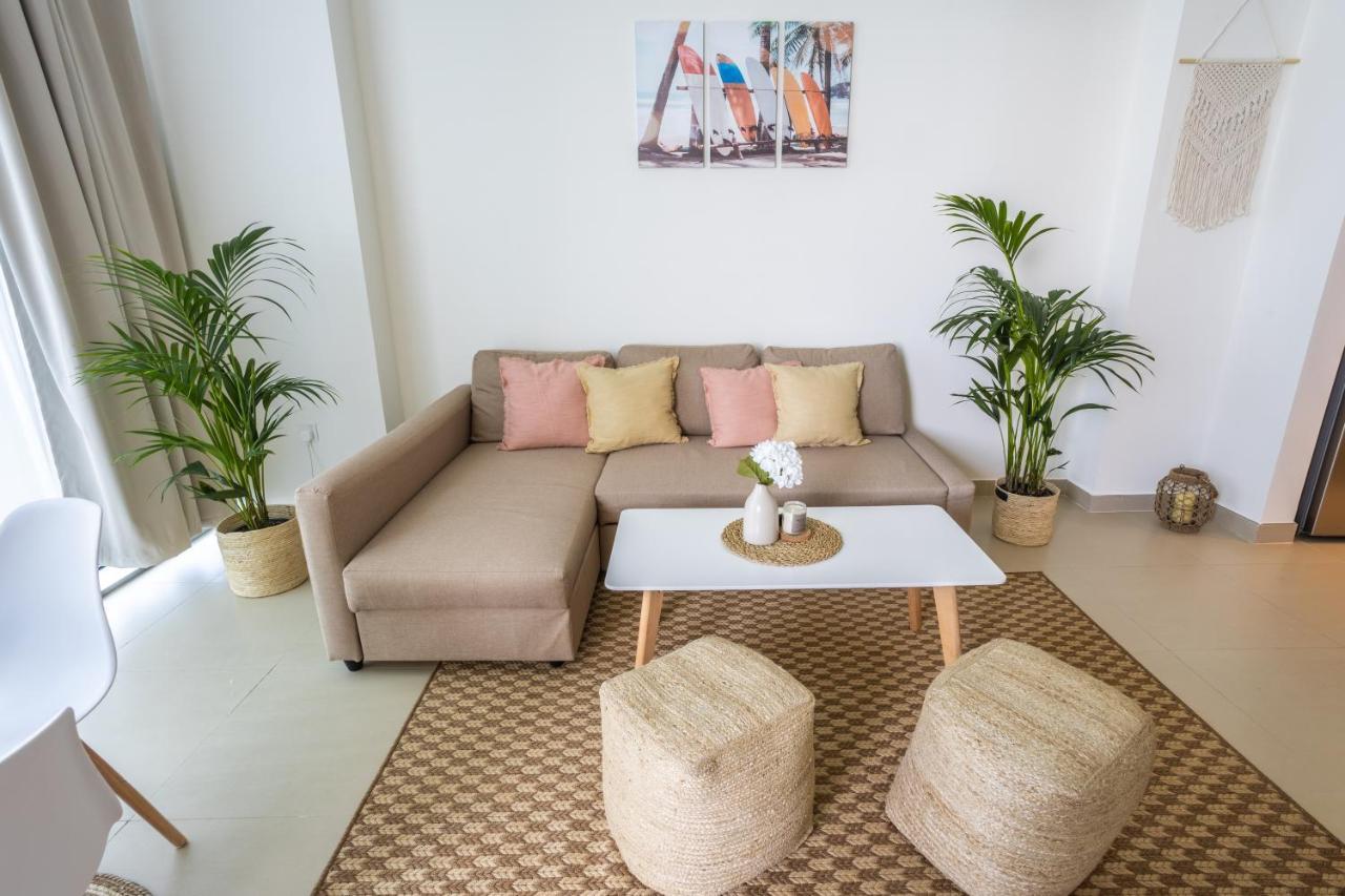Waves Holiday Home - Waterfront Apartment With Breathtaking Sea Views Ντουμπάι Εξωτερικό φωτογραφία