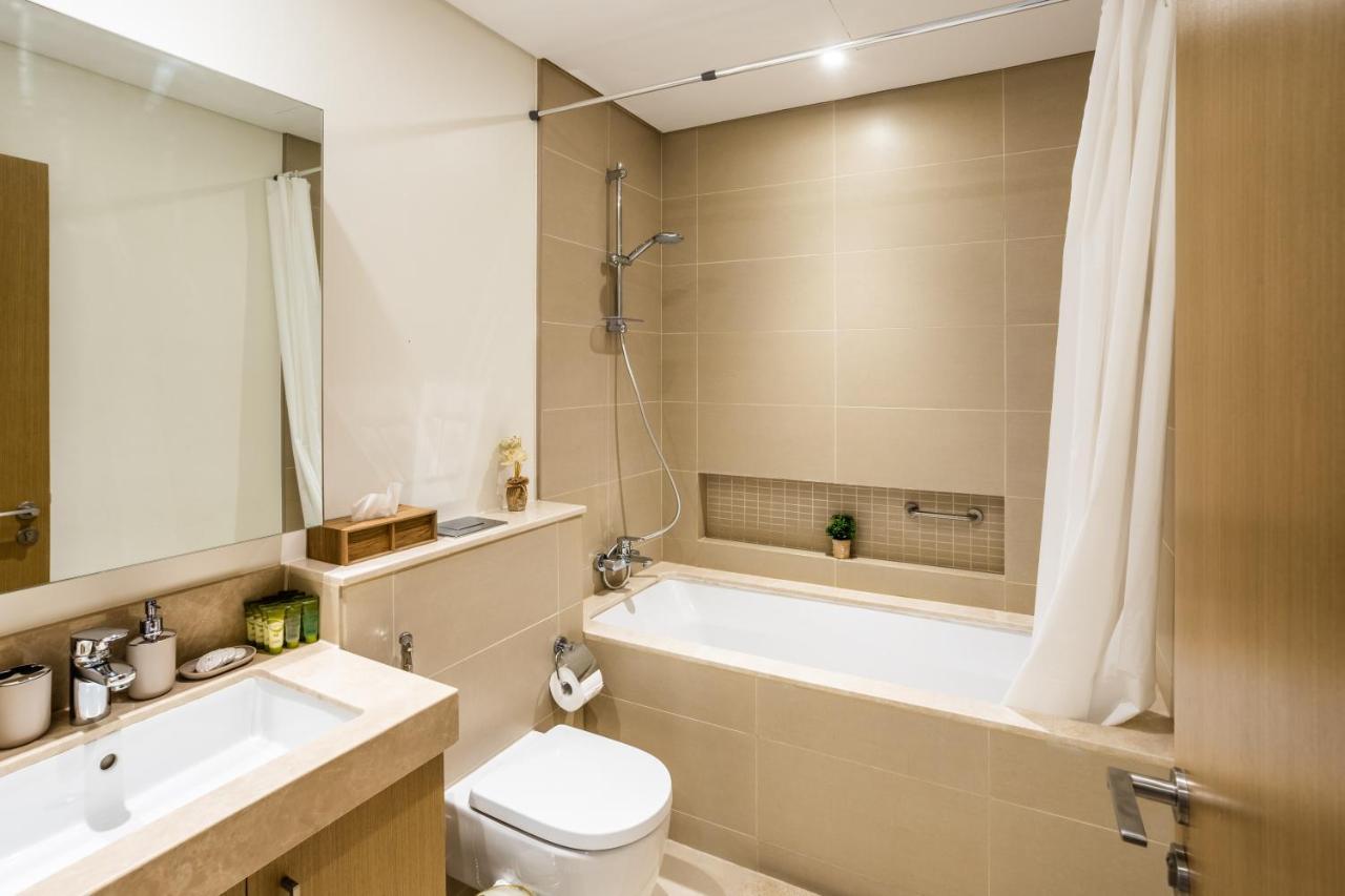 Waves Holiday Home - Waterfront Apartment With Breathtaking Sea Views Ντουμπάι Εξωτερικό φωτογραφία