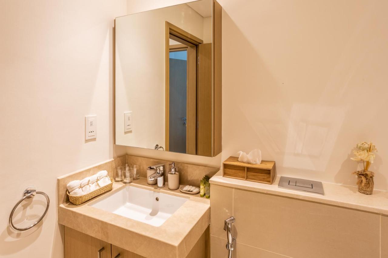 Waves Holiday Home - Waterfront Apartment With Breathtaking Sea Views Ντουμπάι Εξωτερικό φωτογραφία