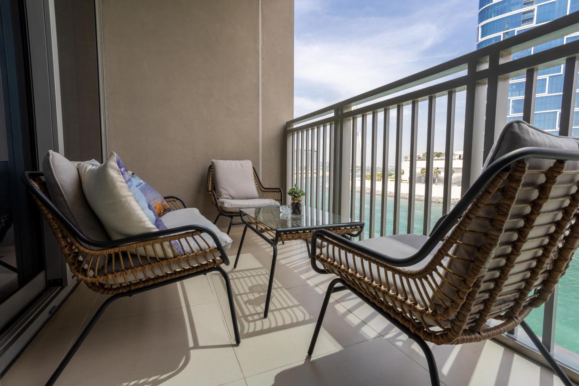 Waves Holiday Home - Waterfront Apartment With Breathtaking Sea Views Ντουμπάι Εξωτερικό φωτογραφία